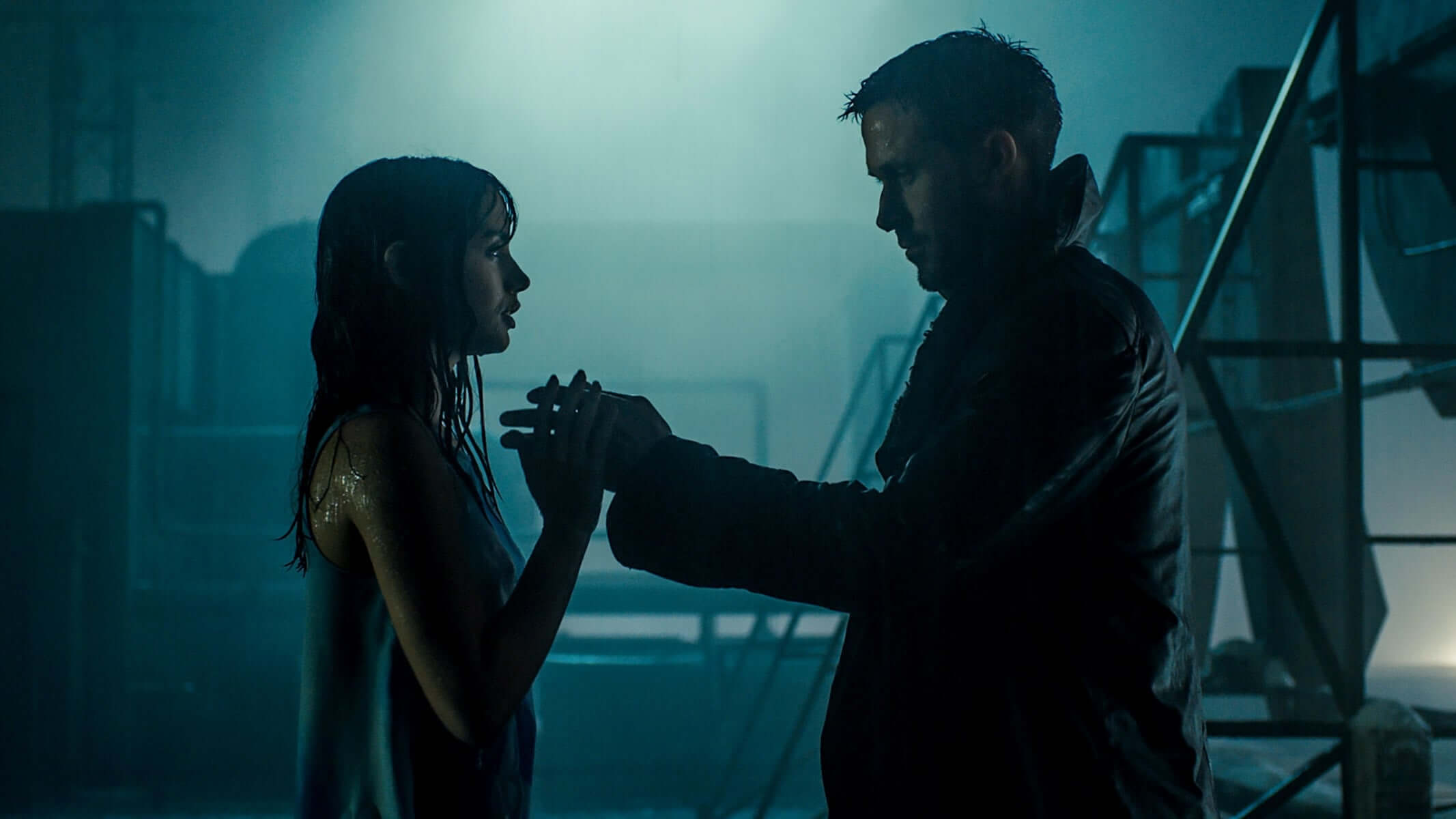 Blade Runner 2049 - Ryan Gosling and Ana de Armas