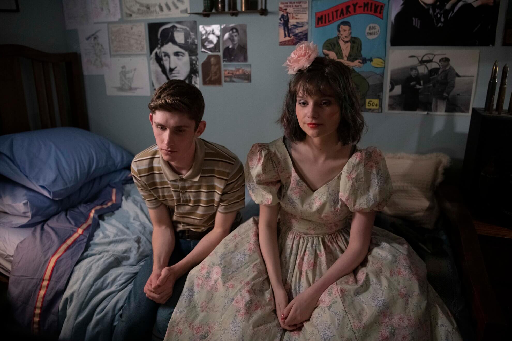 Still of Fionn O'Shea and Lola Petticrew in Dating Amber (2020)