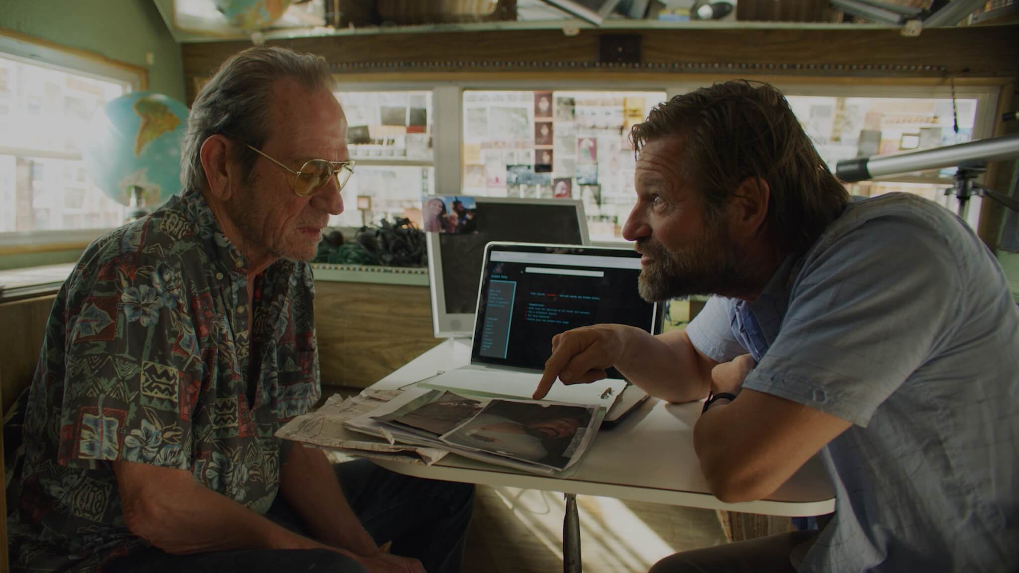 Image of Tommy Lee Jones and Aaron Eckhart in Wander