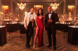 Image of Ryan Reynolds, Gal Gadot and Dwayne Johnson in 'Red Notice'